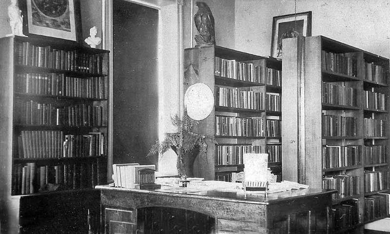 Library in the Stroud Community House (Stroud Mansion), Stroudsburg.